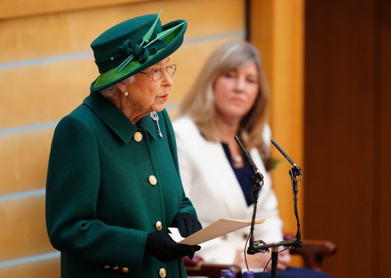 Kraljica Elizabeta po prvi put u javnosti govorila o princu Philipu nakon njegove smrti