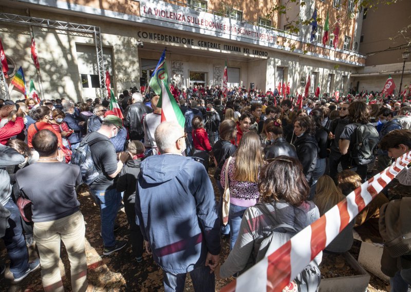Antivakseri divljali Rimom, uhićeni lideri ekstremno desne stranke