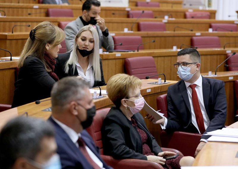 [VIDEO/FOTO] Oporba zbog presude HDZ-u traži isprike, ostavke i izvanredne izbore