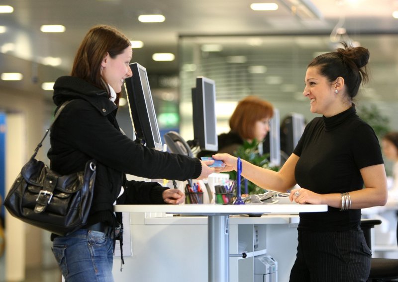 Banke potiho dižu naknade, pročešljali smo sedam najvećih i  provjerili koliko ih zapravo plaćate