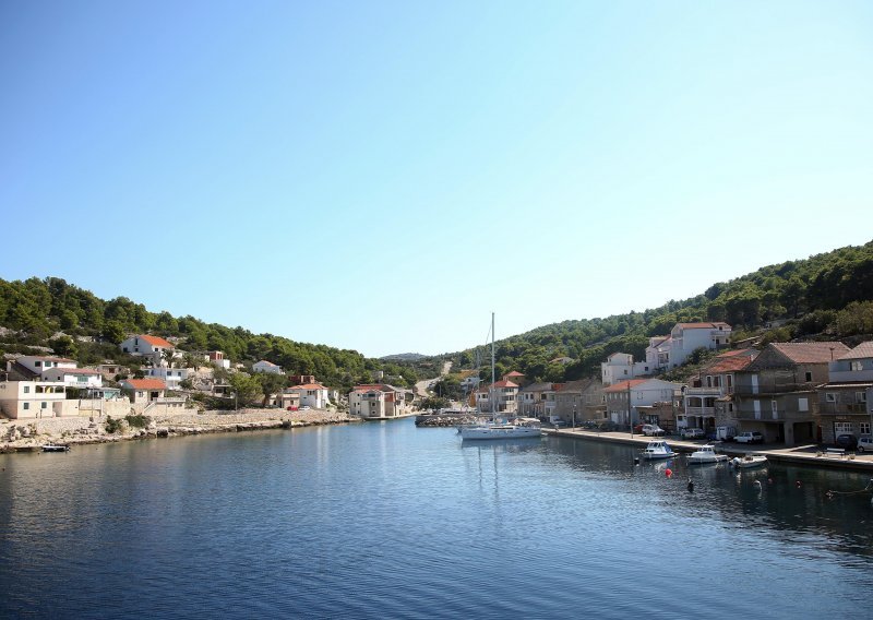 Škampi i oslići opet masovno plivaju sredinom Jadrana