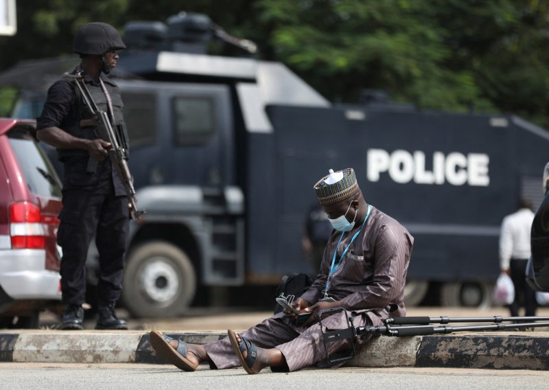 U požaru škole u Nigeru poginulo najmanje 24 učenika