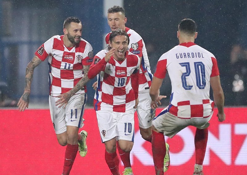 Novi problemi za izbornika Zlatka Dalića nakon što se nezamjenjivi Vatreni ozlijedio u derbiju: Već je na poluvremenu bio na stolu za masažu...