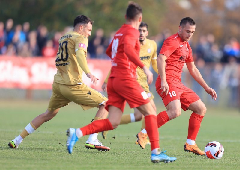 Zbog nemara liječnika u Romi prošao je agoniju i bio blizu prekida karijere; neviđenom upornošću vratio se teren, a danas svi govore o driblingu i golu kojim je šokirao Hajduk i legendarnog Subašića