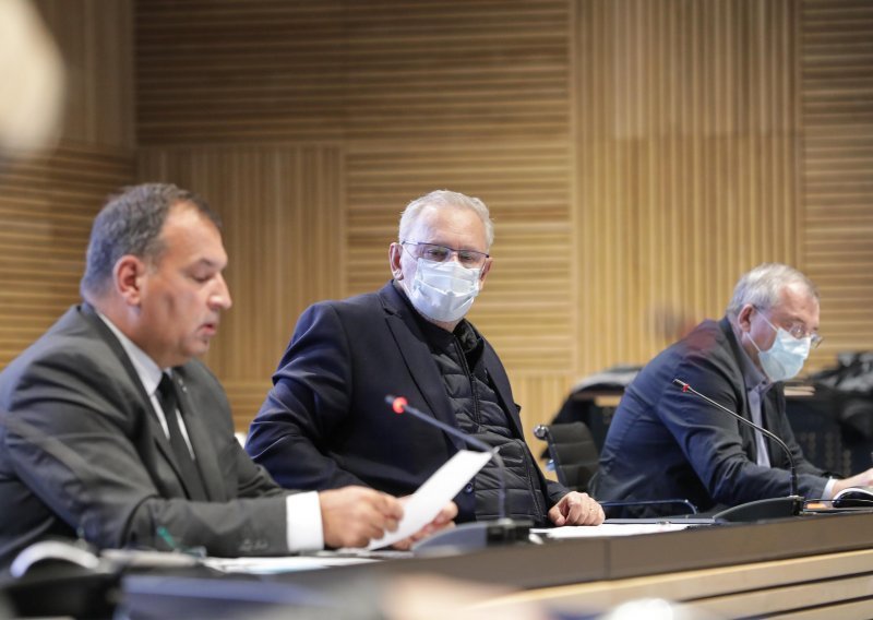 [VIDEO/FOTO] Beroš otkrio da su obiteljski liječnici dobili novi zadatak u borbi protiv koronavirusa, a Božinović jasno poručio: 'Totalni lockdown više nikome ne pada na pamet, pa ni nama'