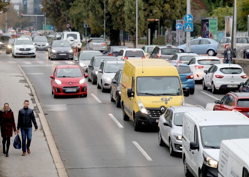 Vozači oprez! Od 1. studenog morate imati upaljena dnevna svjetla na svom vozilu