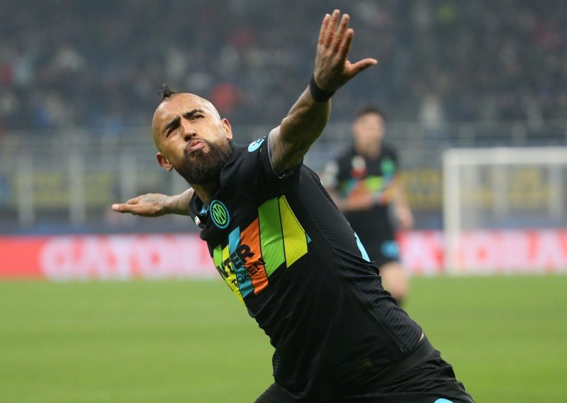 Arturo Vidal kupio je 'automobil snova' i dobio mnoštvo pozitivnih reakcija. Možete li zamisliti Cristiana Ronalda u nečemu sličnom?