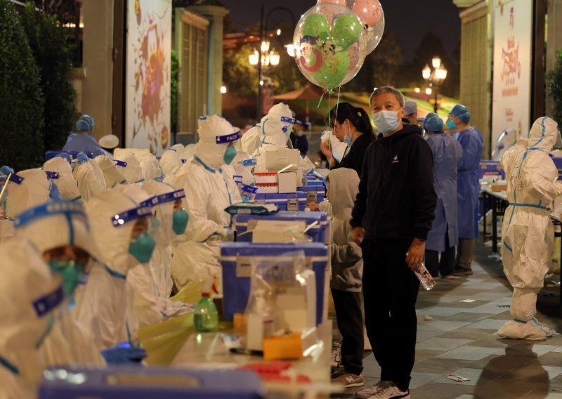 Kinezi u šangajskom Disneylandu zadržali 34.000 ljudi nakon što je prijavljen jedan jedini slučaj zaraze koronavirusom