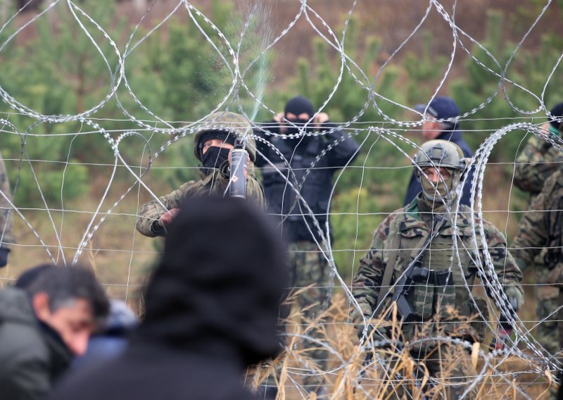 Migranti se probili kroz ogradu na granici iz Bjelorusije u Poljsku