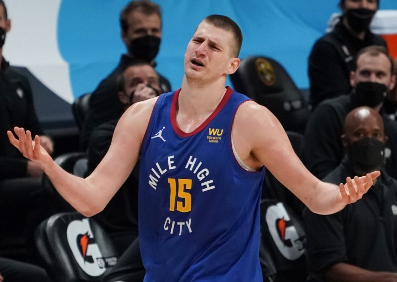 Jokić je kukavički s leđa udario protivnika i svi su očekivali da će ga NBA drastično kazniti, a konačna presuda iznenadila je sve