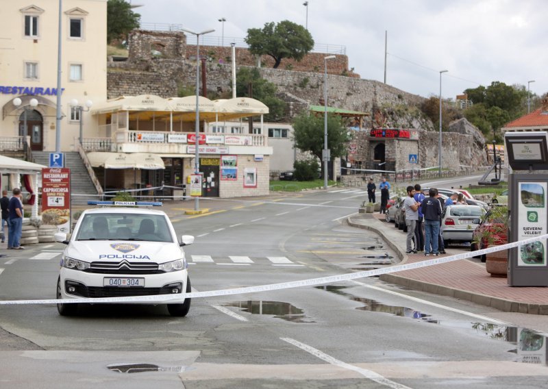 Policija istražuje sinoćnju eksploziju u Senju, navodno su na automobil bačene dvije bombe