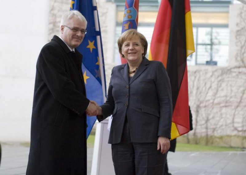 Merkel i Josipović nisu razgovarali o datumu ulaska u EU