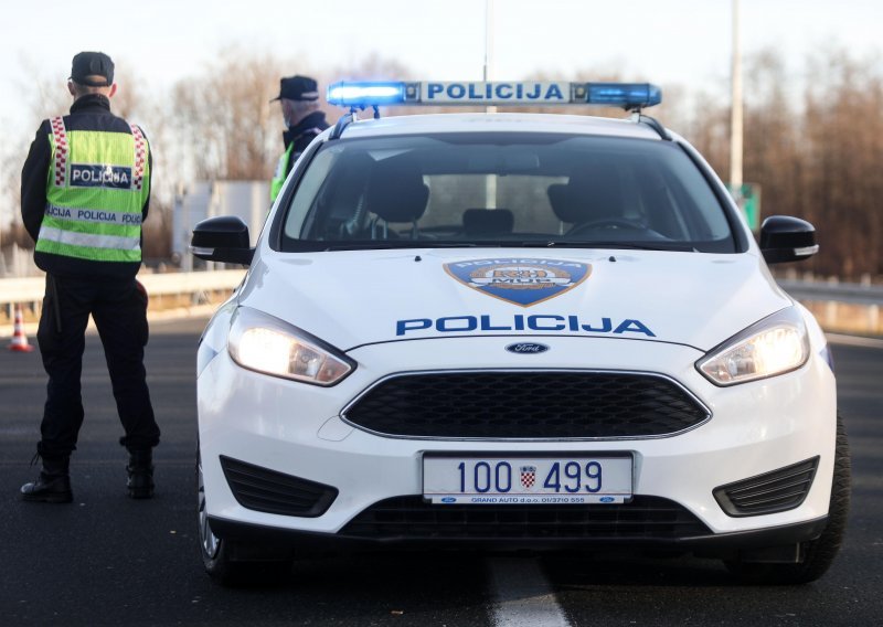 U Biogradu dolijao muškarac jer je vratio kilometražu na vozilu koje je prodao