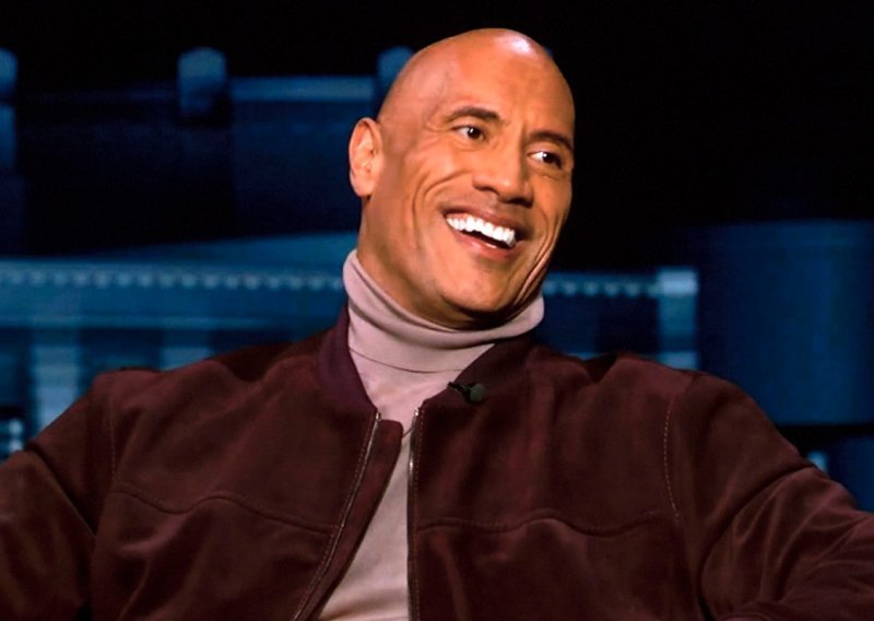 Darežljivi glumac: Dwayne Johnson na Božić iznenadio majku skupocjenim Cadillacom