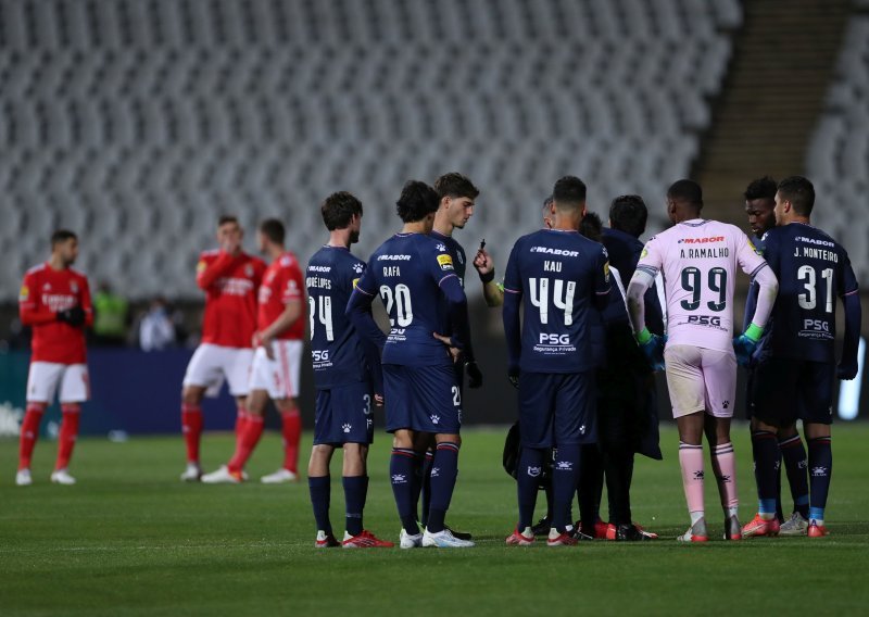 Tek je sada jasno kakvu su ludost napravili čelnici portugalskog saveza kada su zabranili odgodu utakmice; svi igrači su zaraženi najopasnijim sojem koronavirusa