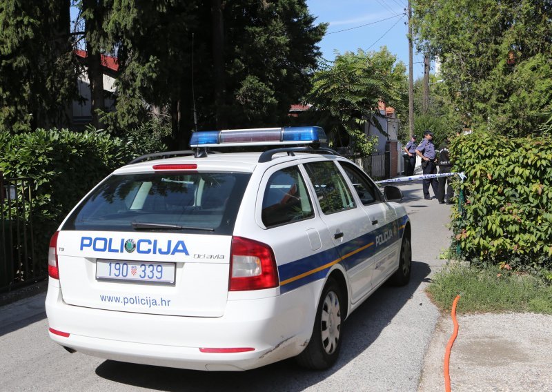 Policija zaplijenila arsenal ilegalnog naoružanja na seoskom imanju. Evo što je sve nađeno