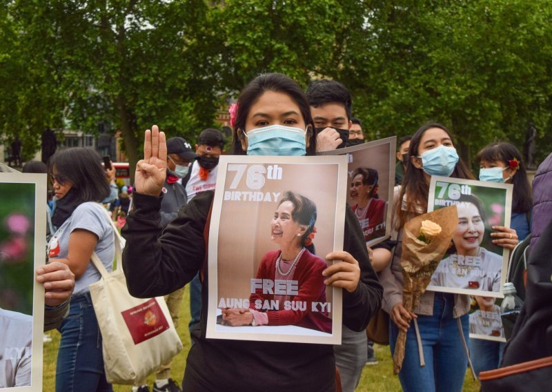 Vojna hunta osudila na četiri godine zatvora mjanmarsku čelnicu zbog poticanja na nemire i kršenja covid mjera