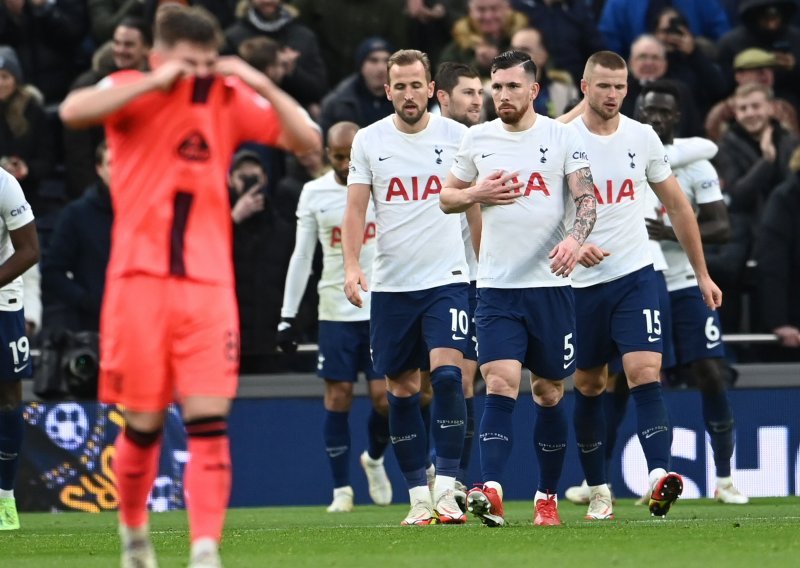 Zabrinjavajuće vijesti iz Londona, 13-orica iz Tottenhama pozitivni na koronavirus; trener Conte očajan