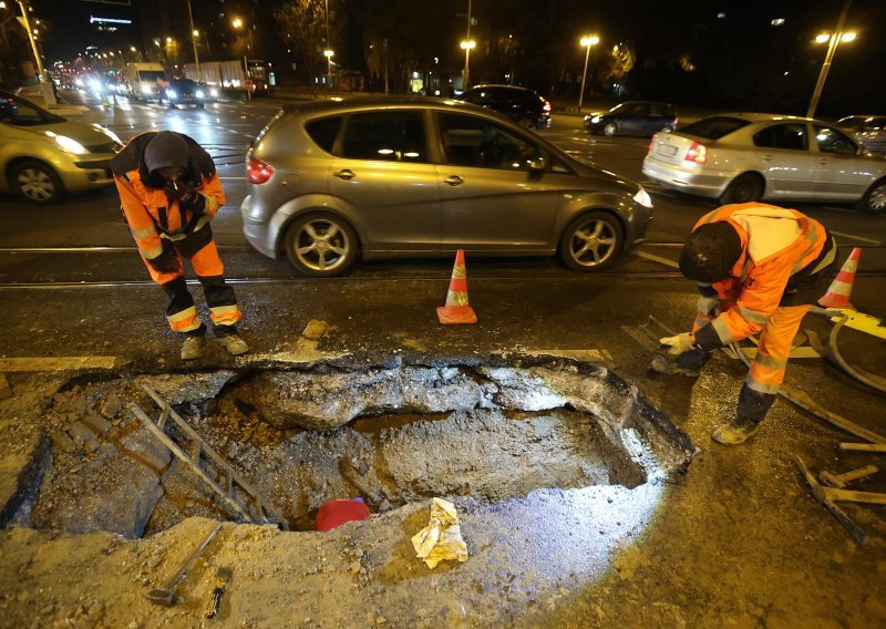 Ponovno puknula cijev u vododvodnoj mreži. Dio Trešnjevke bez vode, tramvaji prometuju izmijenjenim trasama