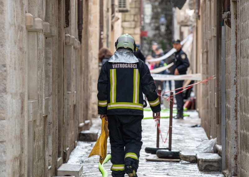 Tijekom polnoćke nedaleko mostarske katedrale dvije žene smrtno stradale u požaru