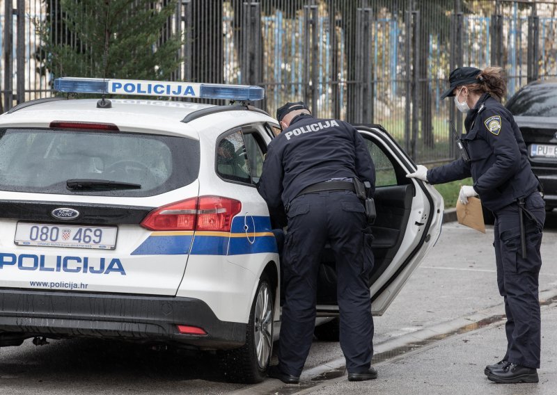 Četvorica kod Pule kamenovala prometnu policiju; jedna policajka je ozlijeđena, a nasilnici su otkriveni i uhićeni