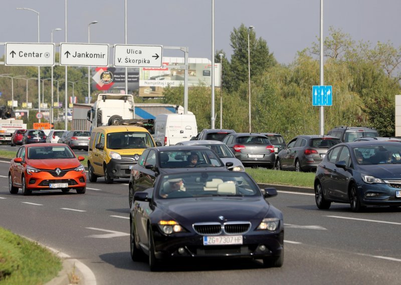 Poznato je koliko je lani iznosila prosječna starost vozila u Hrvatskoj i koliko ih nije prošlo tehnički pregled. Brojke su zabrinjavajuće