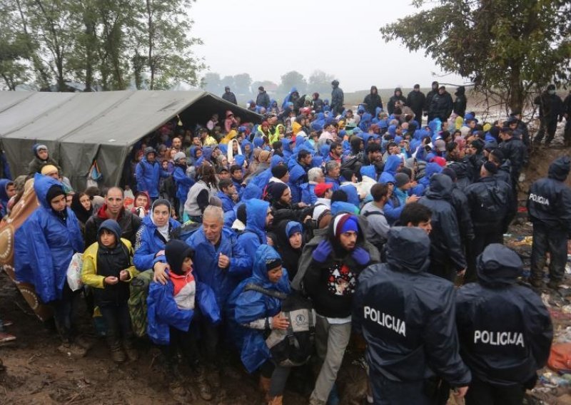 Hrvatska interventna policija tijelima štiti granicu kod Babske