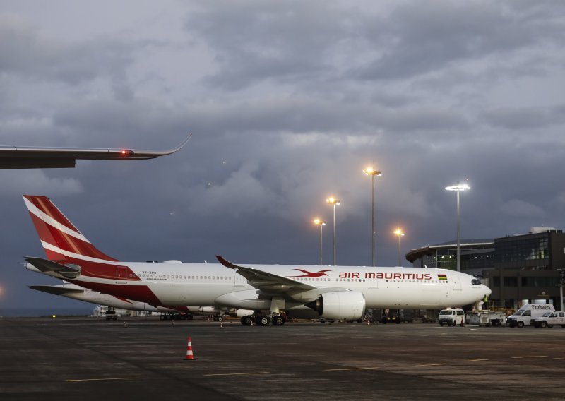 Novorođenče pronađeno u kanti za smeće u avionu Air Mauritiusa