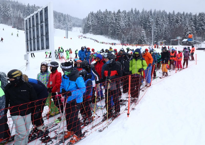 [FOTO/VIDEO] U BiH najveći broj novozaraženih od početka pandemije, pogledajte kakva je gužva na skijalištima