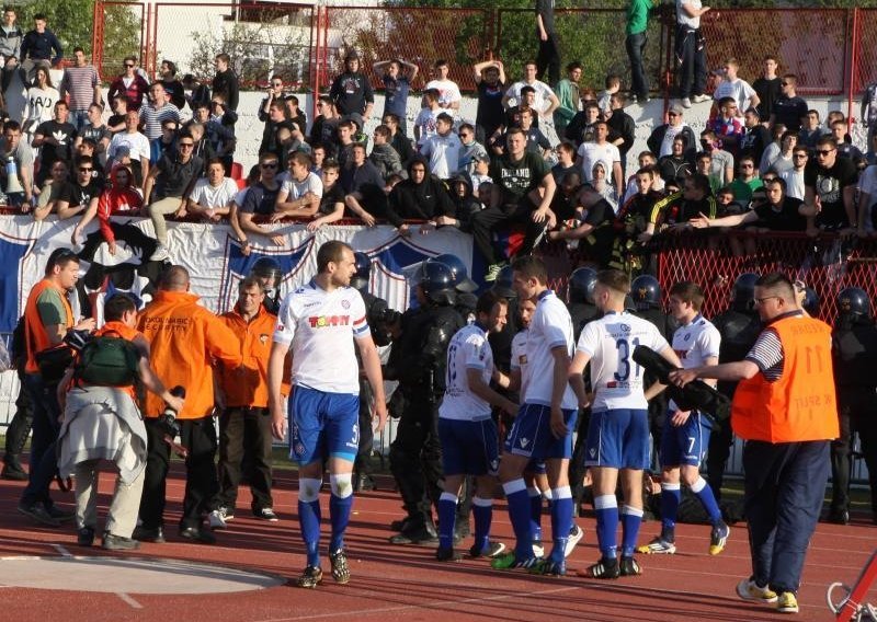 Opalili po igračima Hajduka; francuske sobarice, manekeni, čuvajte koze...