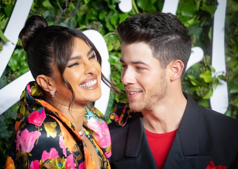 Radosnu vijest ljubomorno su krili sve do samog kraja: Priyanka Chopra i Nick Jonas postali su roditelji uz pomoć surogat majke