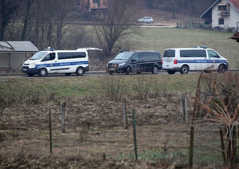 Preminuo muškarac nakon što je automobilom sletio s ceste u kanal, nije bio vezan