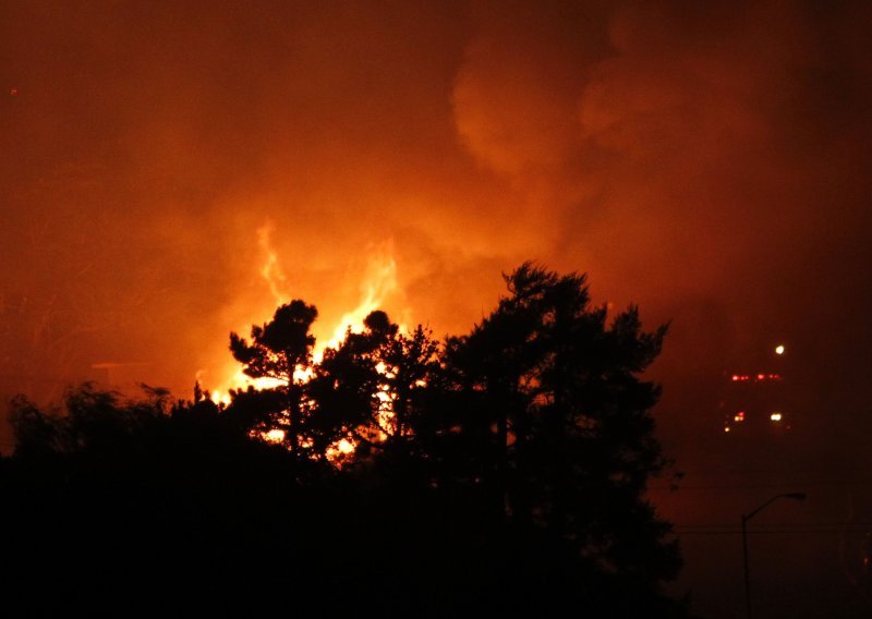 Dalmacija na nogama zbog deset požara