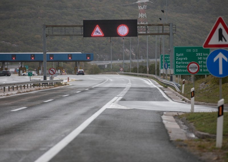 U Hrvatskoj oblačno i vjetrovito, mjestimice će biti kiše i snijega, a u ponedjeljak stižu minusi