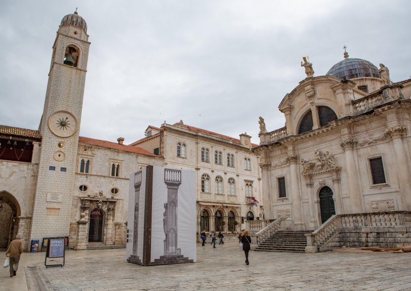 Orlandov stup ostaje do jeseni u ogradi, postoje problemi koji se događaju ljeti