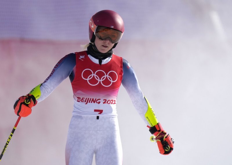 Šok za olimpijsku prvakinju Shiffrin; proklizala je sa staze i ispala već u prvoj vožnji