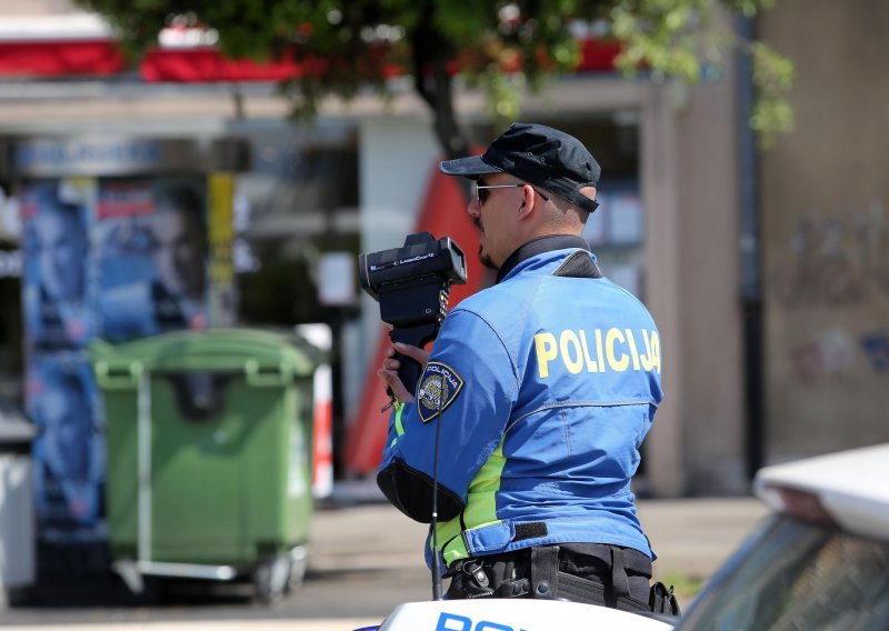 Muškarac u Rijeci policiji lagao o tome tko je vozio njegov auto u prekršaju pa sada ima kaznenu prijavu