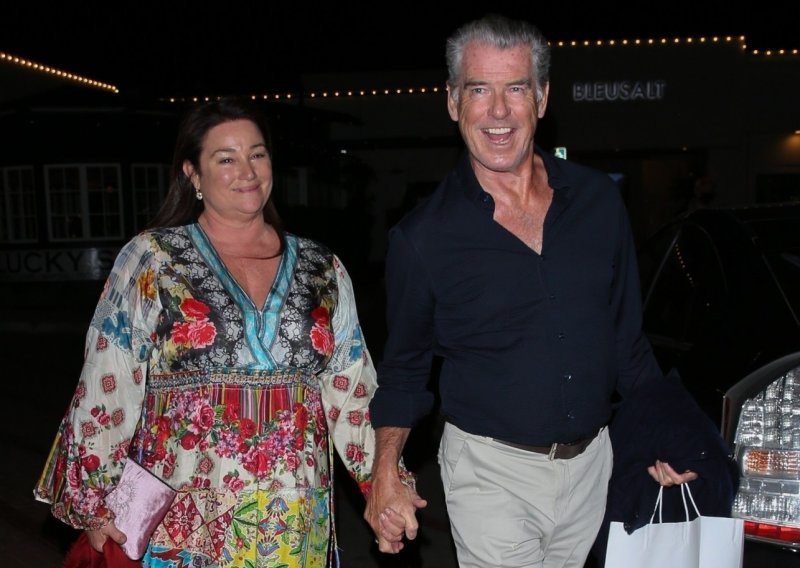 S njom je najsretniji: Pierce Brosnan ne odvaja se od voljene supruge i još jednom dokazuje da su najromantičniji holivudski par