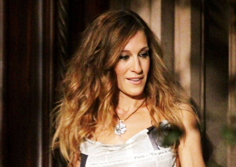 I samo tako, svi je žele: Legendarnu haljinu kakvu je nosila Carrie Bradshaw sada je ponudila i Zara, a cijena joj je i više nego pristupačna