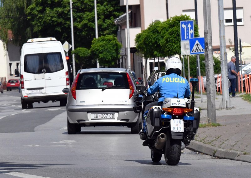 Mrtav pijan na kolodvoru u Slavonskom Brodu napao konobara jer mu je odbio poslužiti još alkohola