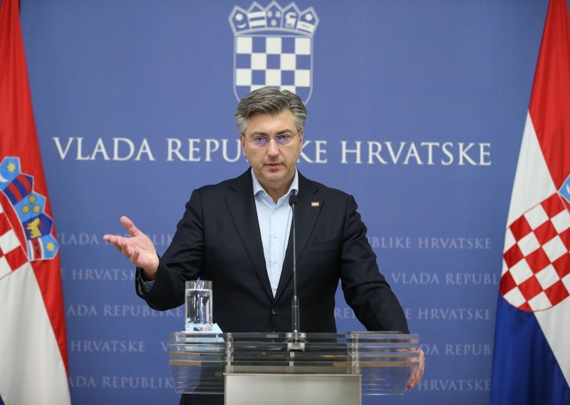 Plenković: Najoštrije osuđujemo agresiju i invaziju Rusije na Ukrajinu i pozivamo da se odmah prestane s vojnim napadom