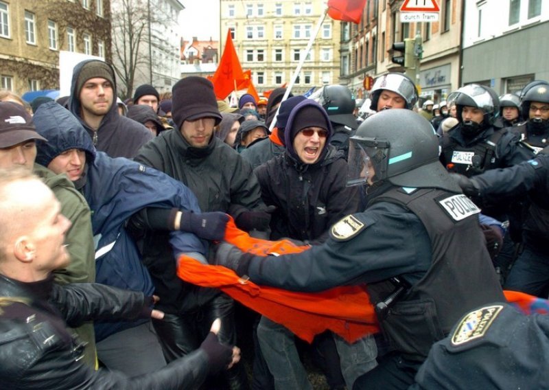 U Muenchenu prosvjeduju protiv NATO-a i za mir s Rusijom