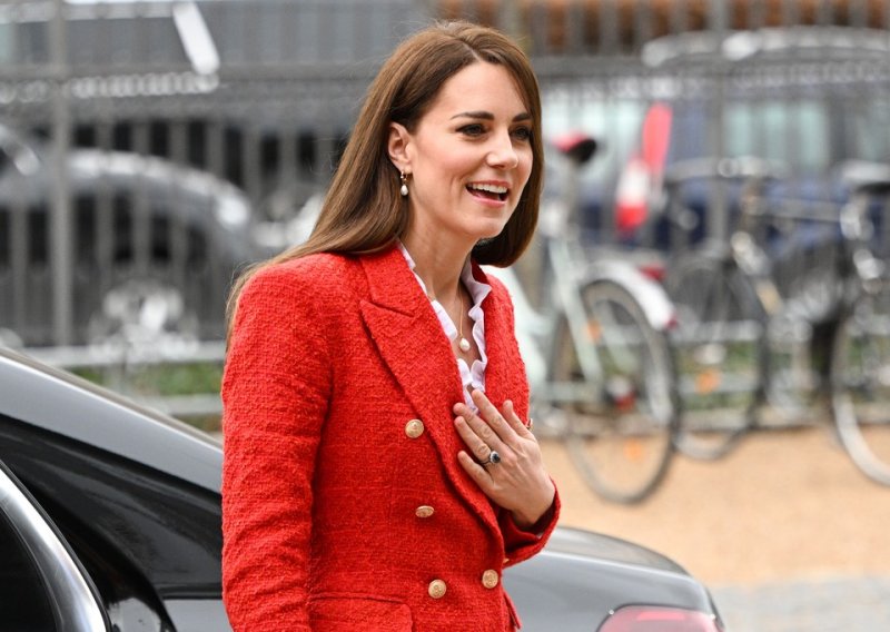 Magnet za poglede: U već viđenom sakou s potpisom Zare Kate Middleton je utjelovljenje poslovne elegancije