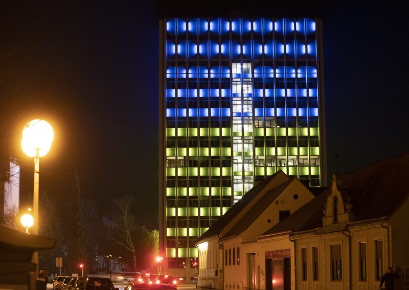 Varaždinski Vodotoranj i Gradska vijećnica u bojama ukrajinske zastave