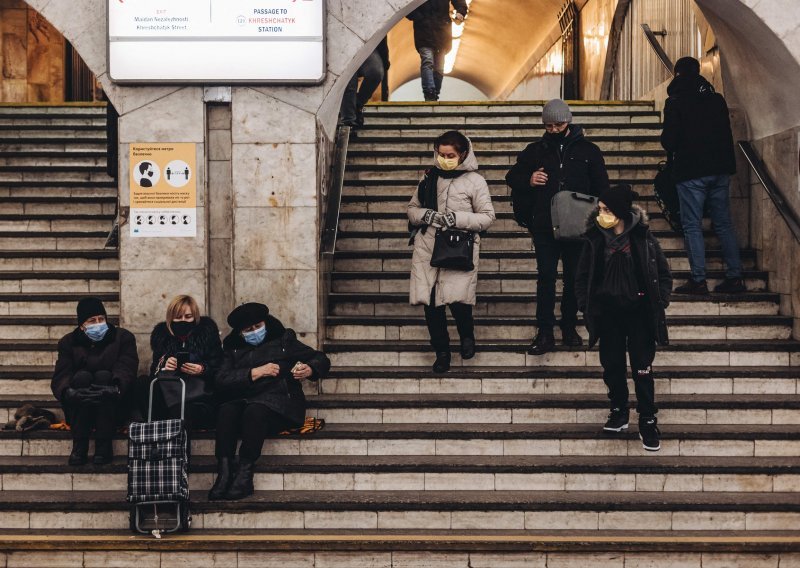 Kijevski metro, zadnje utočište od ruskog bombardiranja: 'Jučer su izašli i dvije minute poslije dogodila se eksplozija'