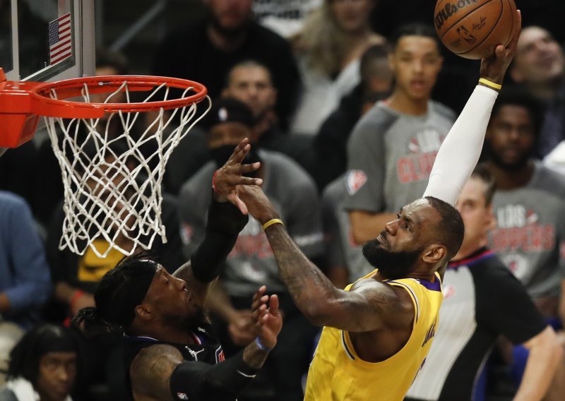 LeBron James kao iz najboljih dana, rekordnim učinkom sezone prekinuo niz poraza svojih LA Lakersa