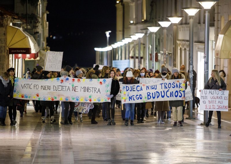 Odgojitelji izišli na ulice: Sve ostaje na odluci ministra koji može mijenjati i donositi odluke kako želi, bez ikakvih kriterija