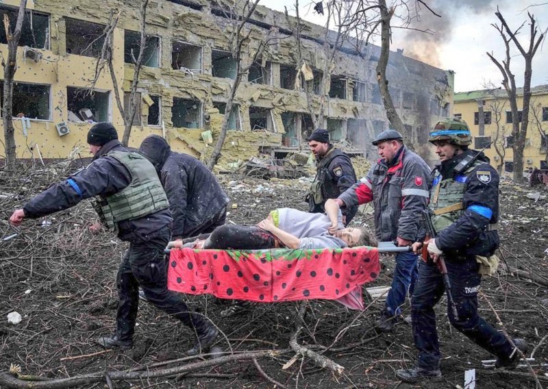 Ruska vojska: Napad na bolnicu u Mairupolju je 'izrežirana predstava'