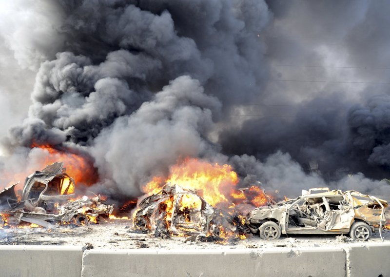 Assadove snage bombardirale gradove na sjeveru