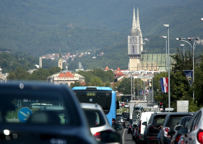 Plan za razvijene zemlje: Nedjelja bez auta, vožnja par-nepar, rad od kuće